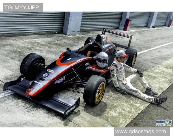 足球球星与猴子携手挑战极限运动 创造全新跨界合作奇迹